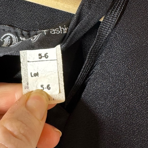 VNTG CrissCross Neckline MIDI Black Shoulder Pad Dress Size Small - Picture 9 of 10